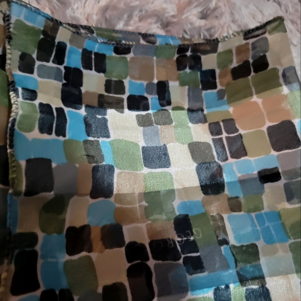 Mosaic tile patterned polyester scarf - Picture 4 of 4